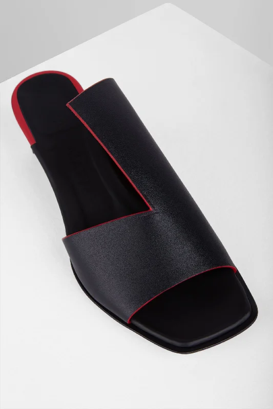 Canvas Sandals in Nero Rosso