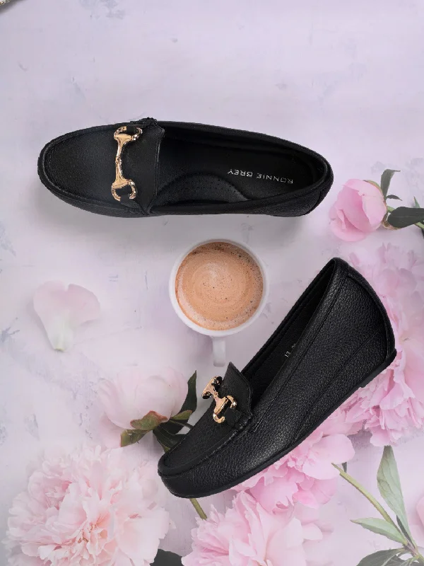 Women Black Textured Loafers