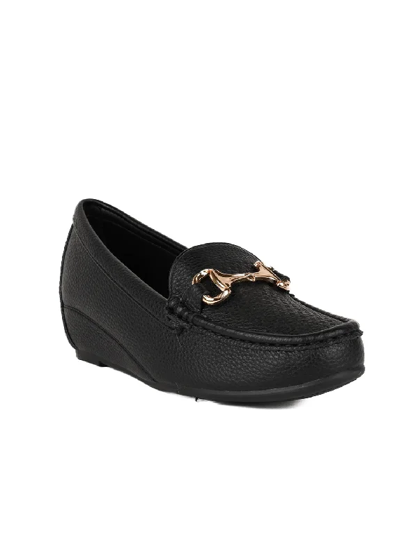 Women Black Textured Loafers