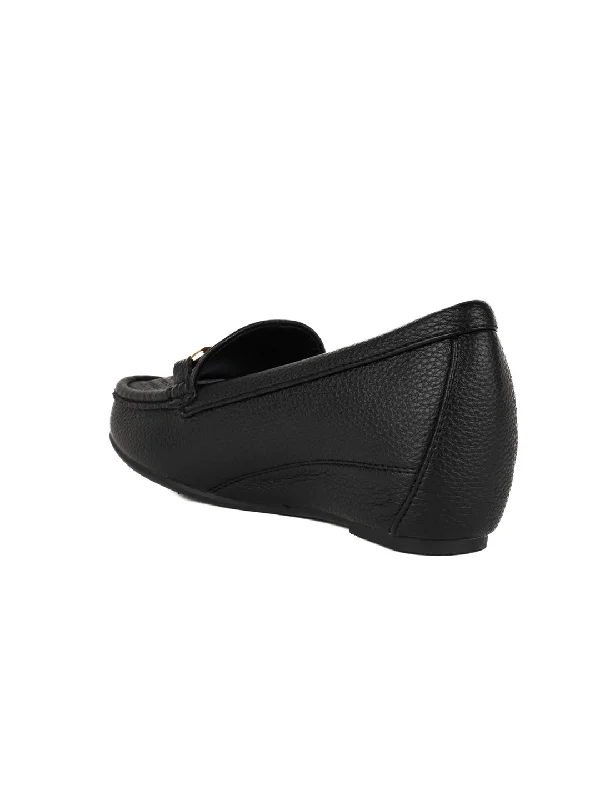 Women Black Textured Loafers