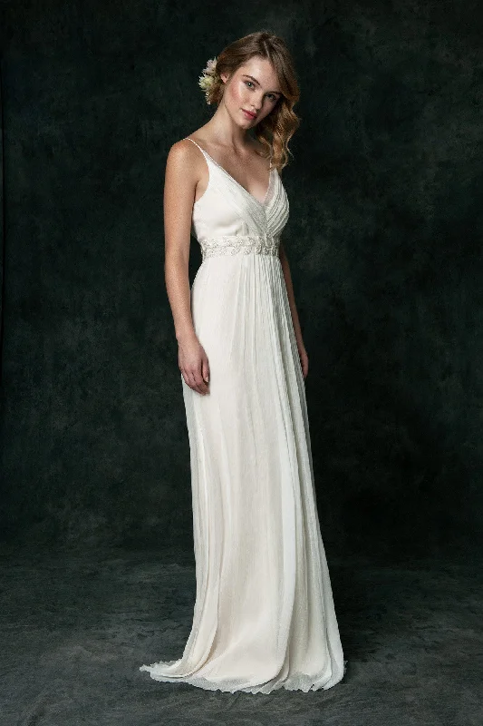 HB6622 Effortless  and Simply Stunning Wedding Dress