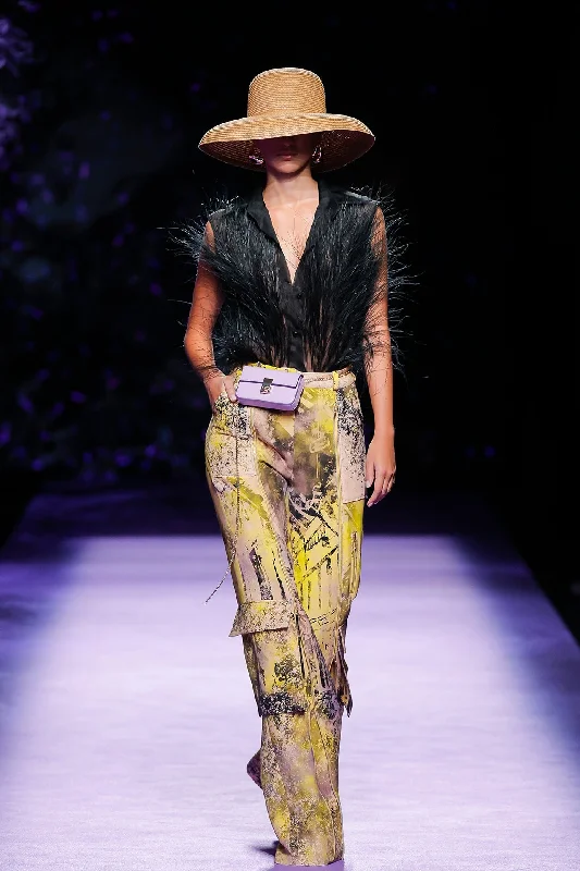 Sleeveless feathered shirt with printed trousers